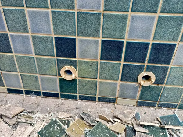 Andakira, Patong — the old tiles coming off the wall