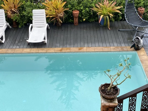 Bayview Lodge — sun beds along the deck
