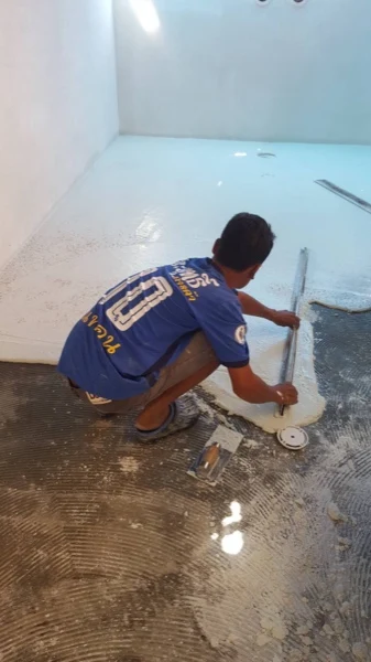 Bayview Lodge — laying the floor by hand