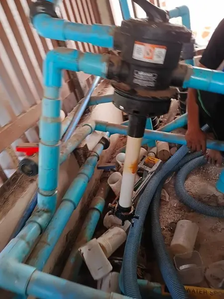 Beachfront Villa, Laguna — checking the multiport valve on the old filter