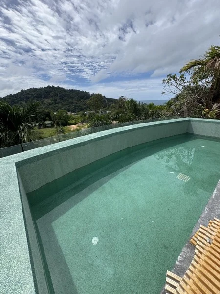 Crest Resort — the pool above the sea
