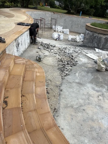 Five-Villa Lagoon — demolition starts
