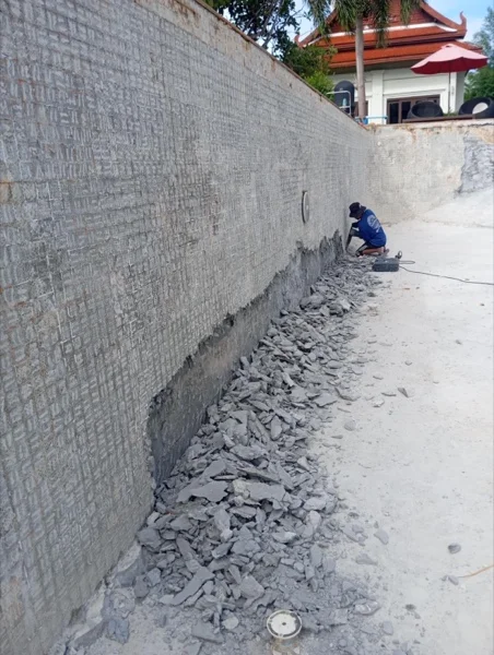 Five-Villa Lagoon Pool — the old wall shows failing plaster