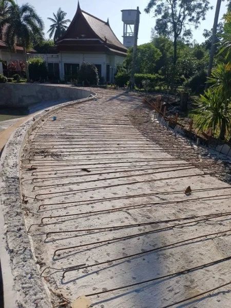 Five-Villa Lagoon — steel laid across the new deck