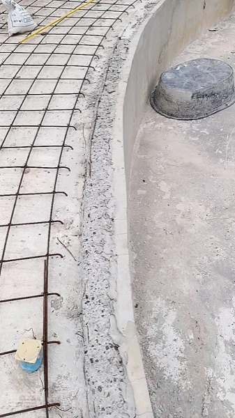 Five-Villa Lagoon — reinforcement around the pool edge
