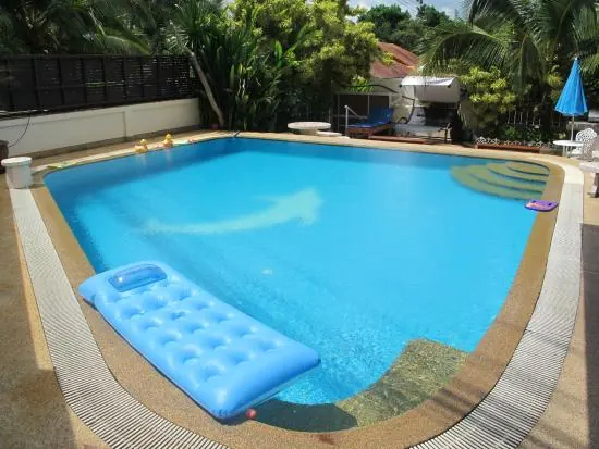 Guesthouse, Kathu — the pool before renovation: blue tiles and a terracotta edge