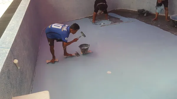 Guesthouse, Kathu — applying the finish across the floor