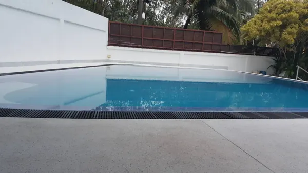 Guesthouse, Kathu — the overflow edge and the new terrace