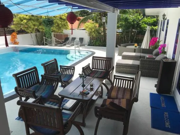 Guesthouse, Kathu — the pool beside the covered seating area