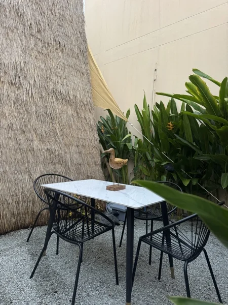 NY Kids, Nai Yang — a table top in the same aggregate