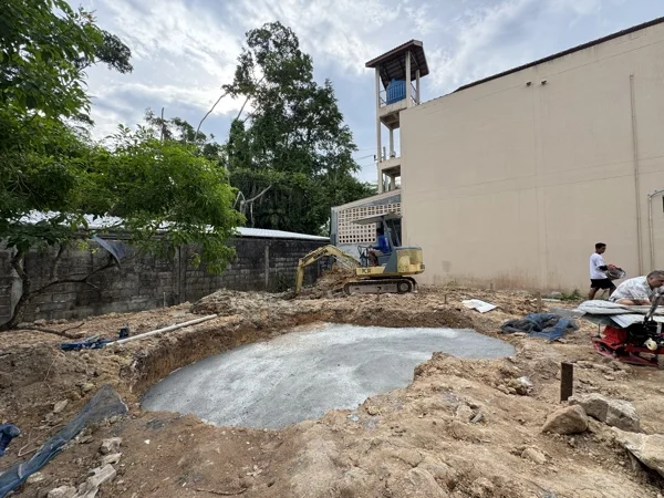 NY Kids, Nai Yang — the pool shape formed in the ground
