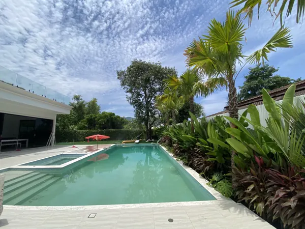 Private Residence, Laguna — Cool White in the sun