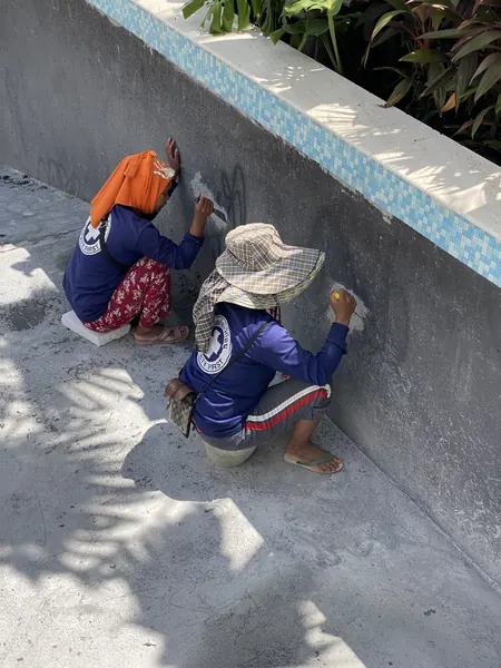 Private Residence, Laguna — cleaning the render