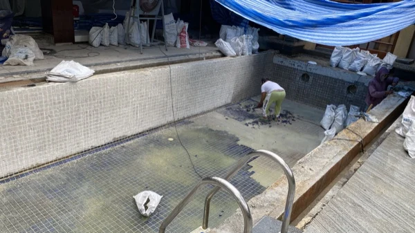 Banyan Tree Villa — working along the pool edge under the shade sheets