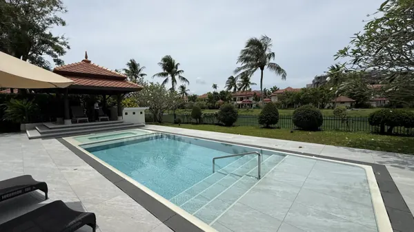 Private Villa, Laguna — Raindrop: the pool, the jacuzzi and the coping