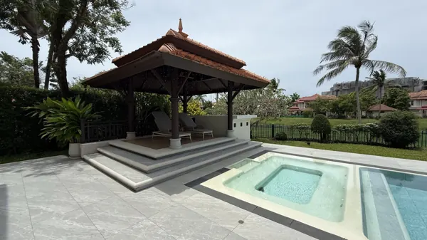 Private Villa, Laguna — Raindrop: the jacuzzi and the sala