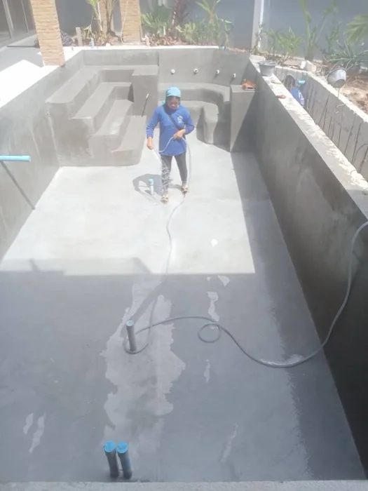 Private Villa, Pasak — wetting down the shell before coating