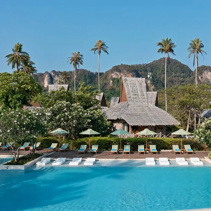 SAii Phi Phi — the pool below the limestone cliffs