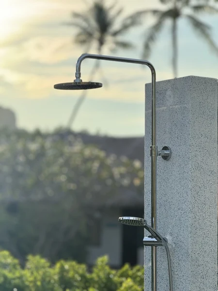 SAii Phi Phi — the outdoor shower in PebbleCrete Supreme Arctic Blue, at dusk