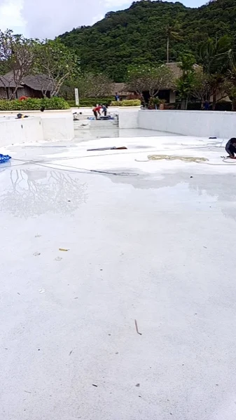 SAii Phi Phi — washing down the new surface