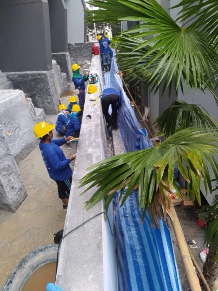 The SIS Kata — crew working in a pool with direct room access