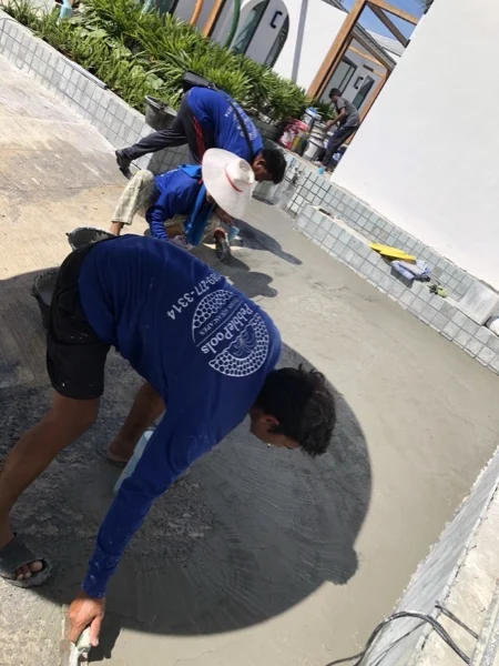 Sugar Marina Lagoon — spreading the material in the round pool