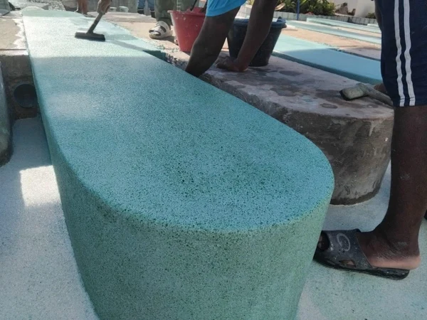 Sugar Marina Lagoon — the edge of a pad, close up
