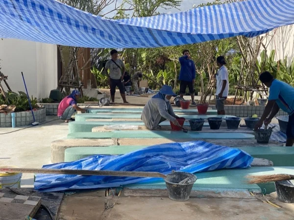 Sugar Marina Lagoon — the crew working under shade sheets