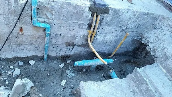 The Estate, Ao Po — new pipework set into the wall