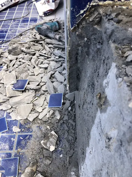 The Estate, Ao Po — the old tiling broken off