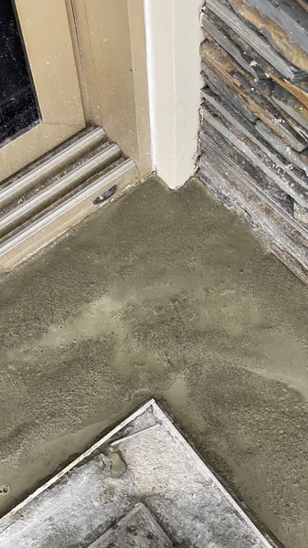 Vista del Mar, Naithon — Terrace Pool — the coping bed at the corner
