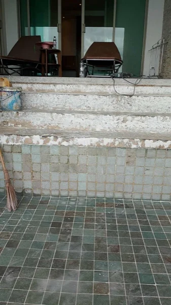 Wyndham Grand Phuket Kalim Bay — the stripped bench in the drained pool