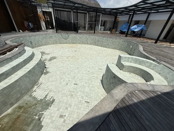 Zima Spa & Wellness, Rawai — the pool and its integrated jacuzzi before the failed tiles came off